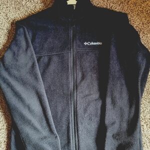 Woman's Columbia fleece jacket